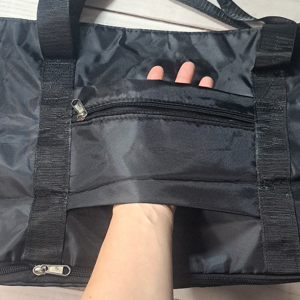 Black Gym Duffel Travel Bag Folds Down To Pack - Picture 2 of 7